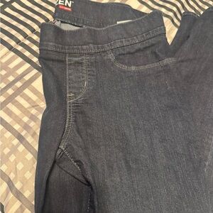 Denizen from Levi’s Women’s Skinny Jeans – Dark Wash 👖
Classic and comfortable